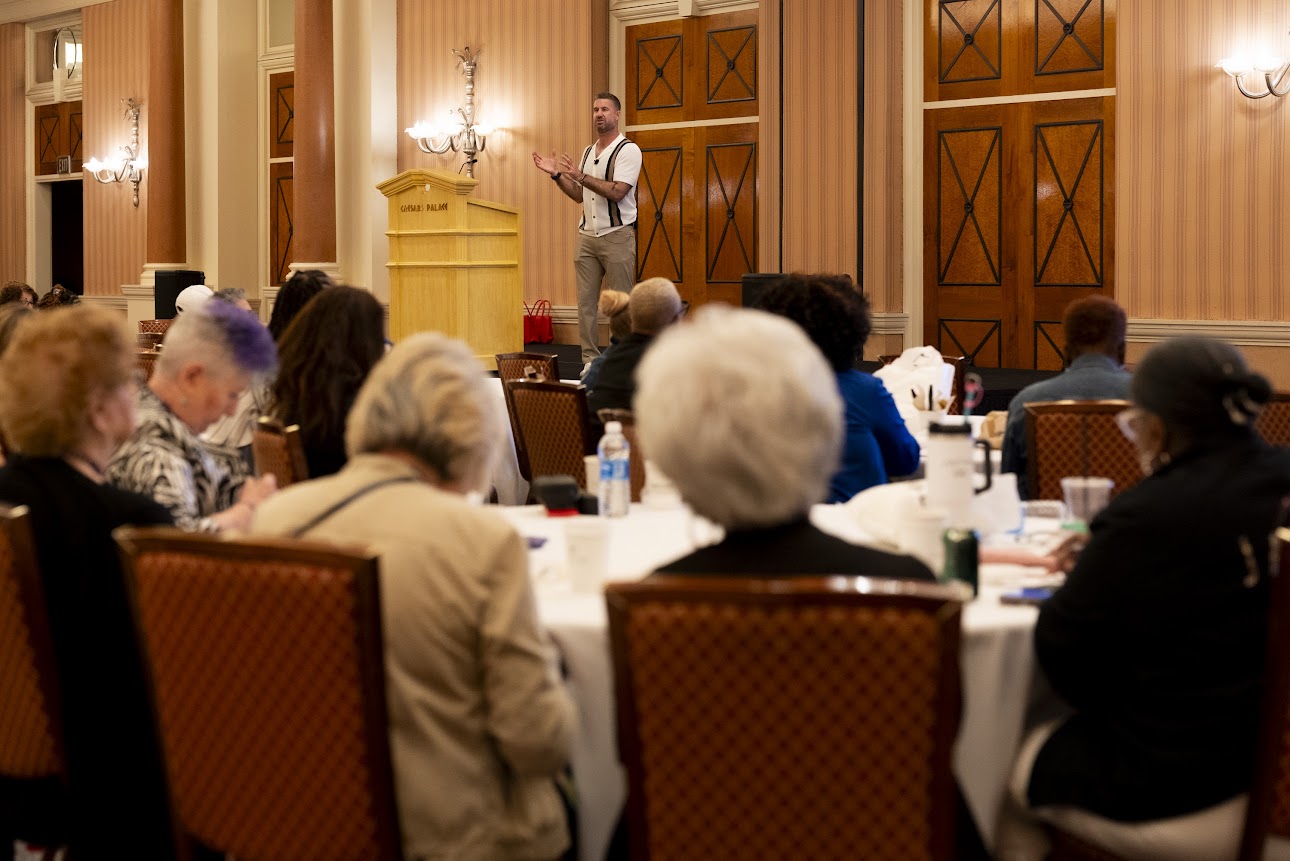 Andrew Simmerman speaking at Caesars Palace